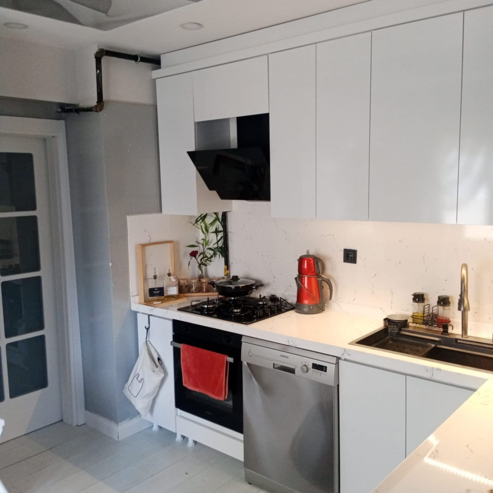 ANTALYA MURATPAŞA CUMHURİYET MAHALLESİNDE EŞYALI SATILIK DAİRE