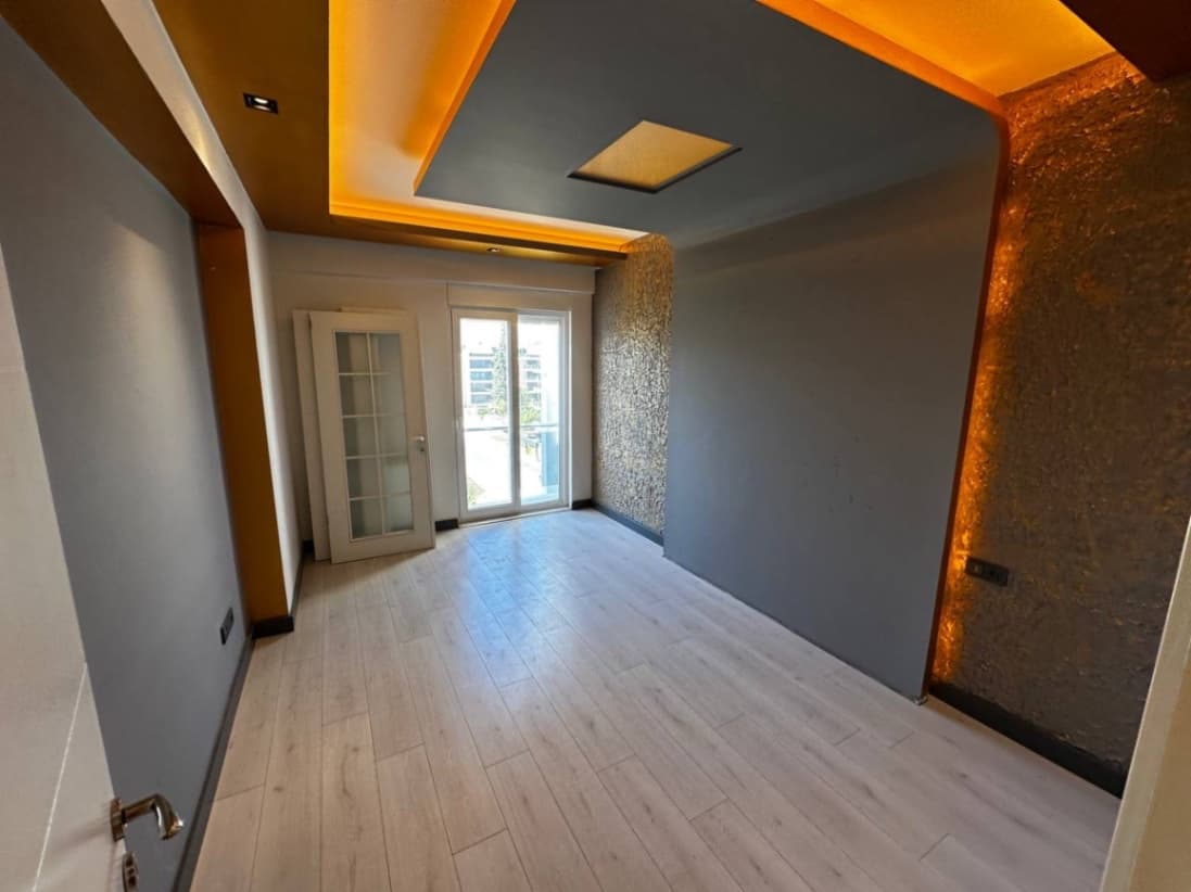 Dağ manzaralı ve denize yakın satılık daire