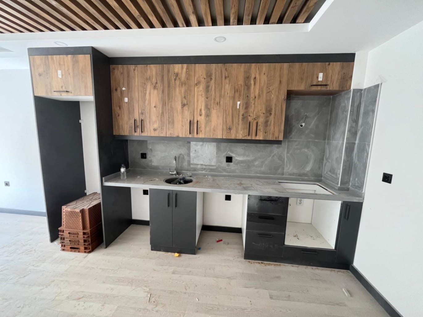 Antalya Kepez Varsak Karşiyaka mahallasinde 1+1 Satılık Daire