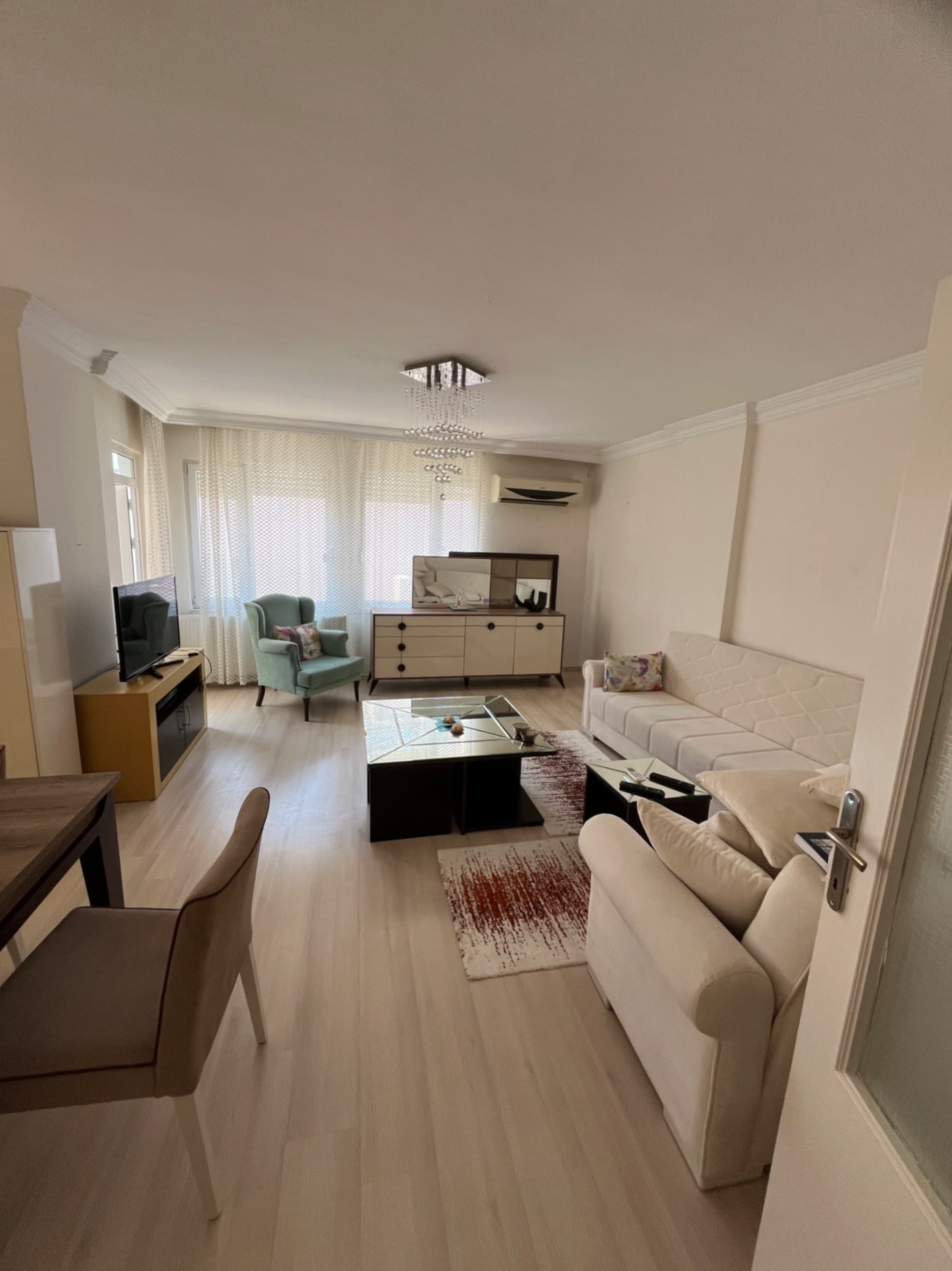 Plaja 100 m mesafedeEşyalı 2+1daire 