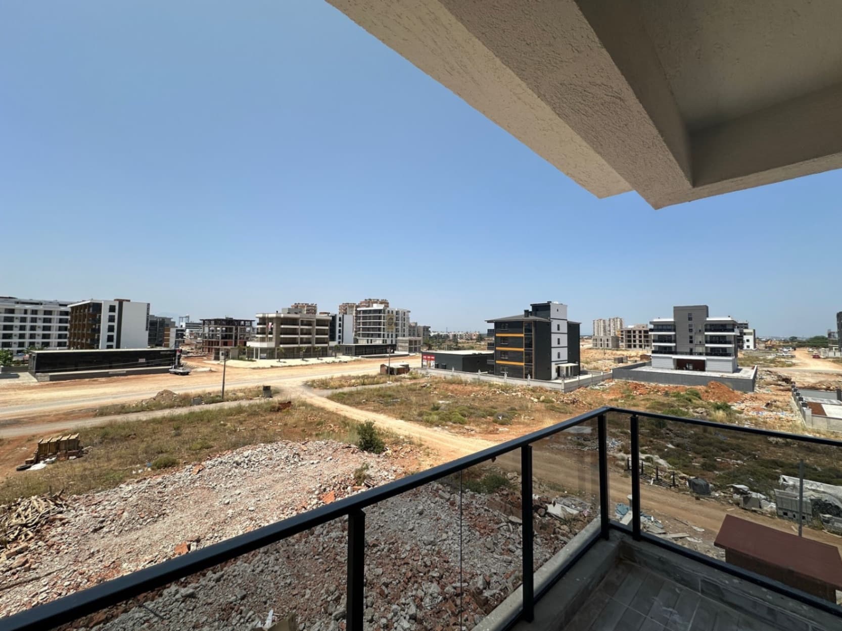Altıntaşda kapalı otoparklı 1+1