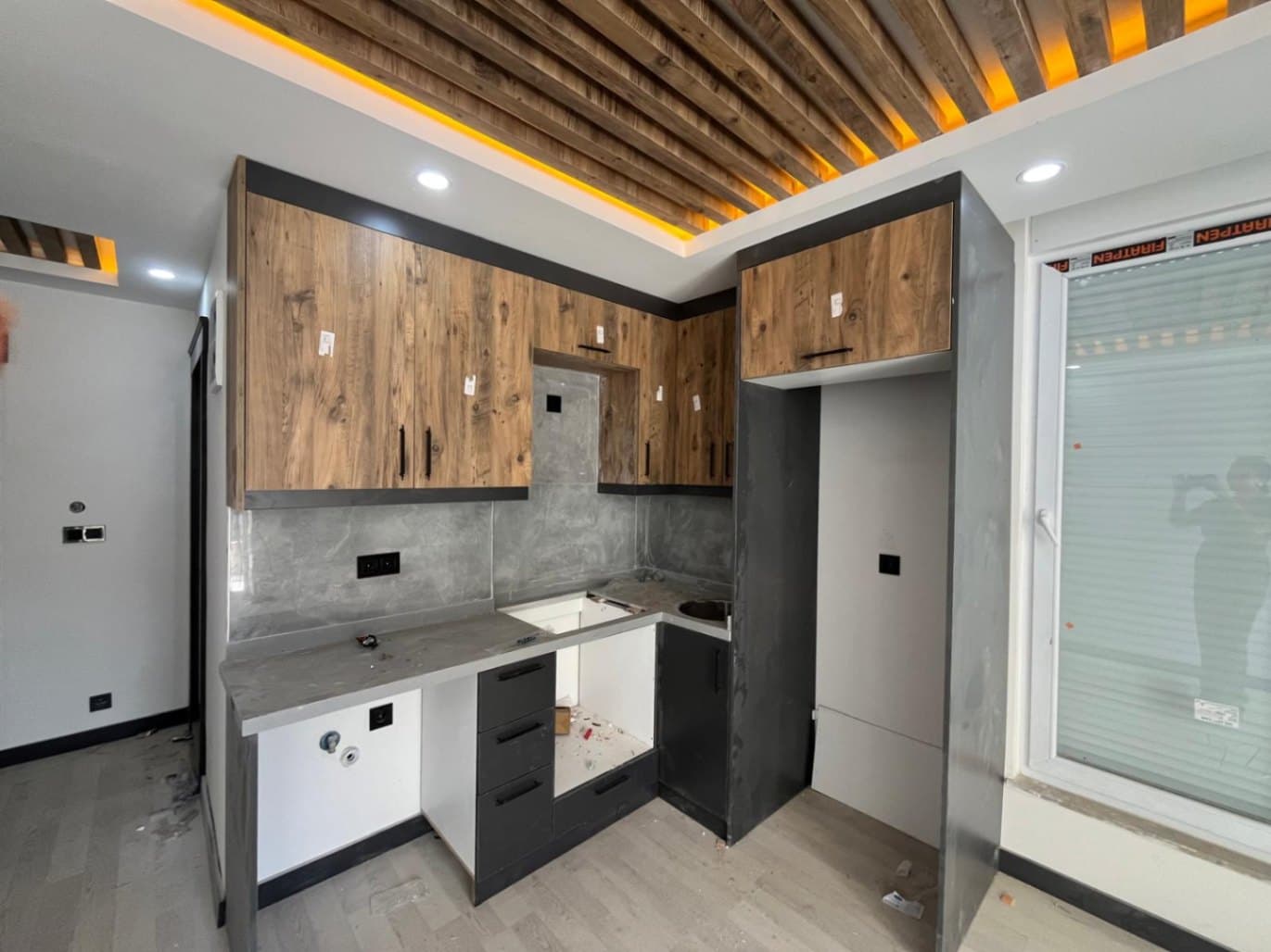 Antalya Kepez Varsak Karşiyaka mahallasinde 1+1 Satılık Daire