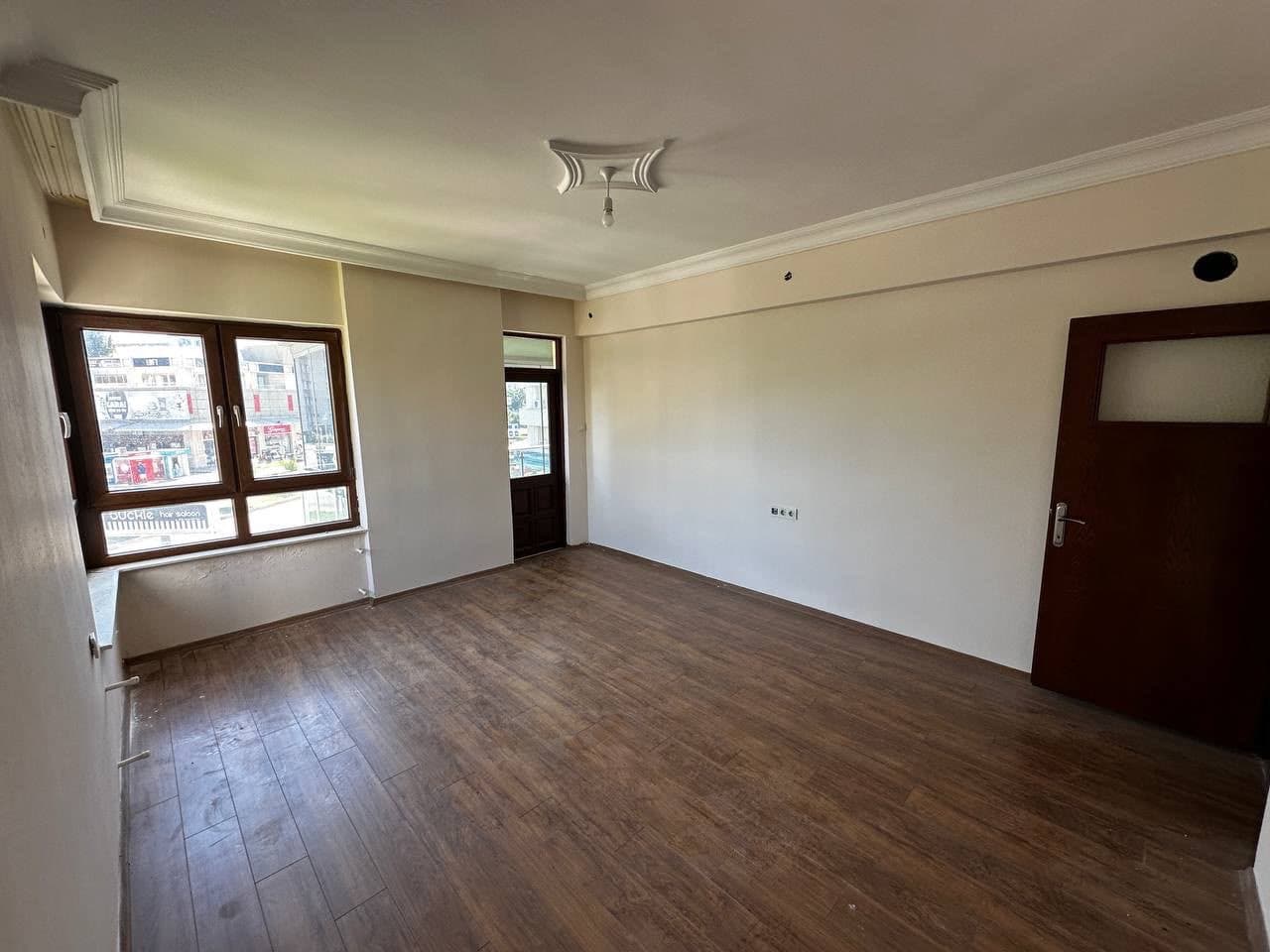 ANTALYA LARA'DA GENİŞ SATILIK DAİRE