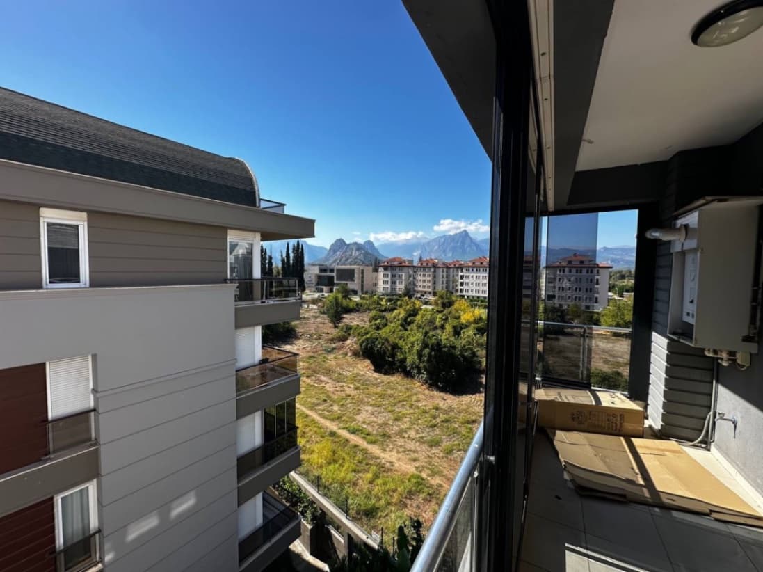 Dağ manzaralı ve denize yakın satılık daire