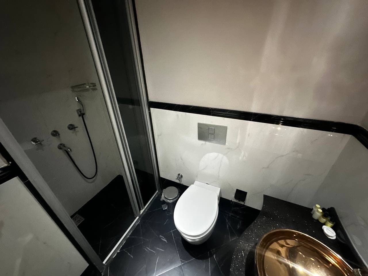 DENİZE YAKIN | KAPALI OTOPARKLI DAİRE