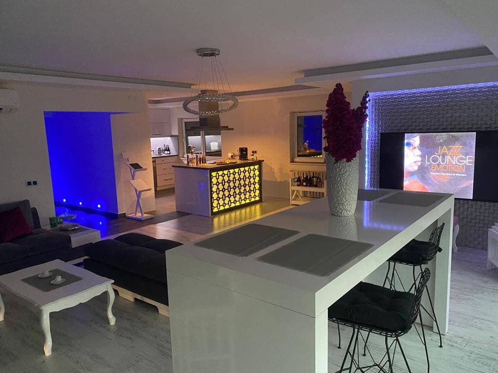 Deniz Kenarında 170 m² Lüks Daire | Luxuswohnung am Meer – 170 m²"